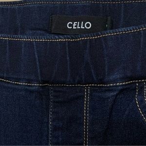 Cello dark wash flare jeggings / pull-on jeans Size Small with stretch